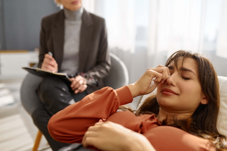 Bu yazıda, stres, öfke ve hayal kırıklıklarıyla başa çıkmada bilinçaltı terapinin nasıl etkili olduğunu ve bireylerin yaşamına nasıl bir dönüşüm sağladığını ele alacağız.